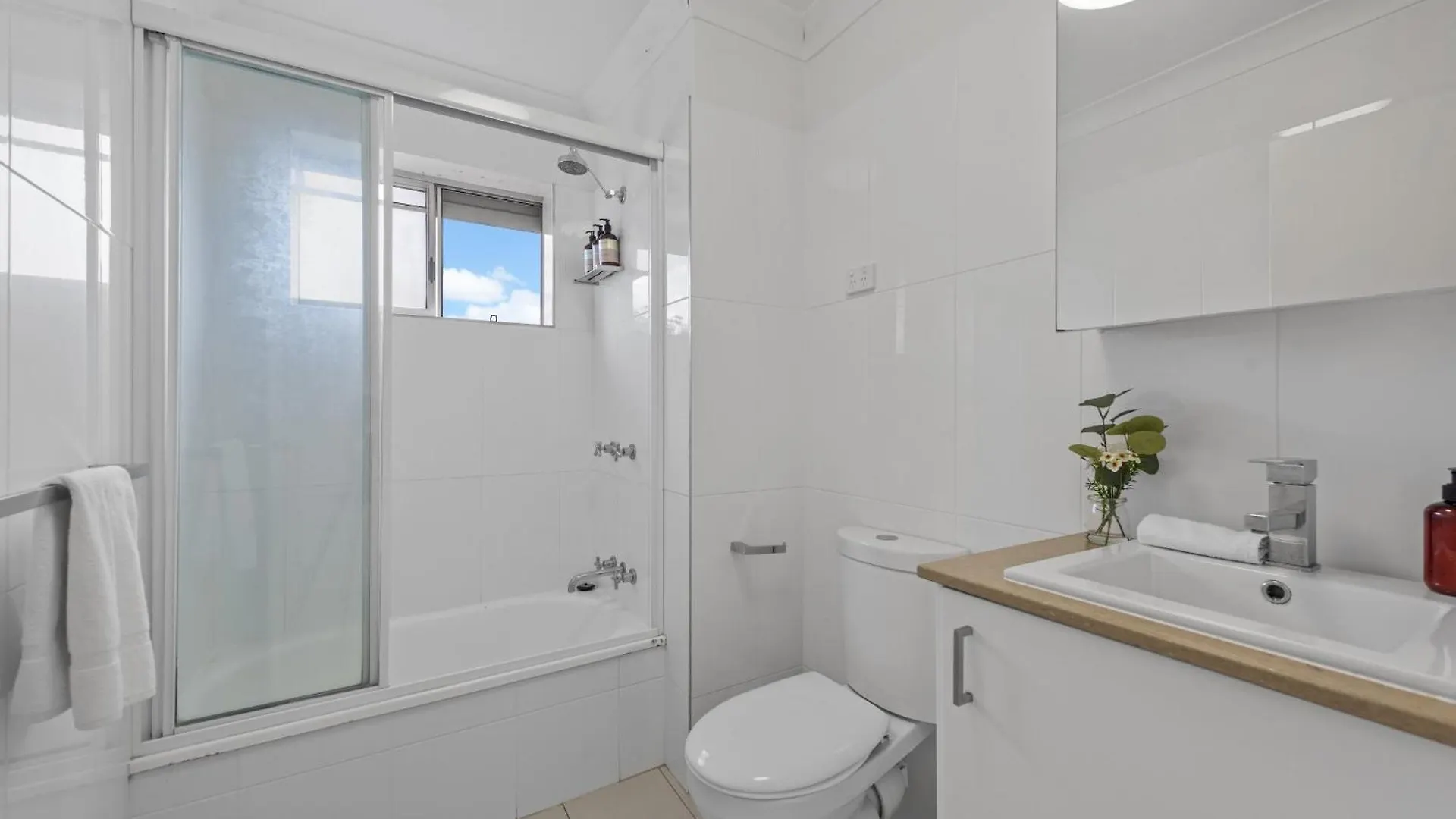 Stylish 3Brm Apt With City Views,Free Parking & Wifi Brisbane Apartment