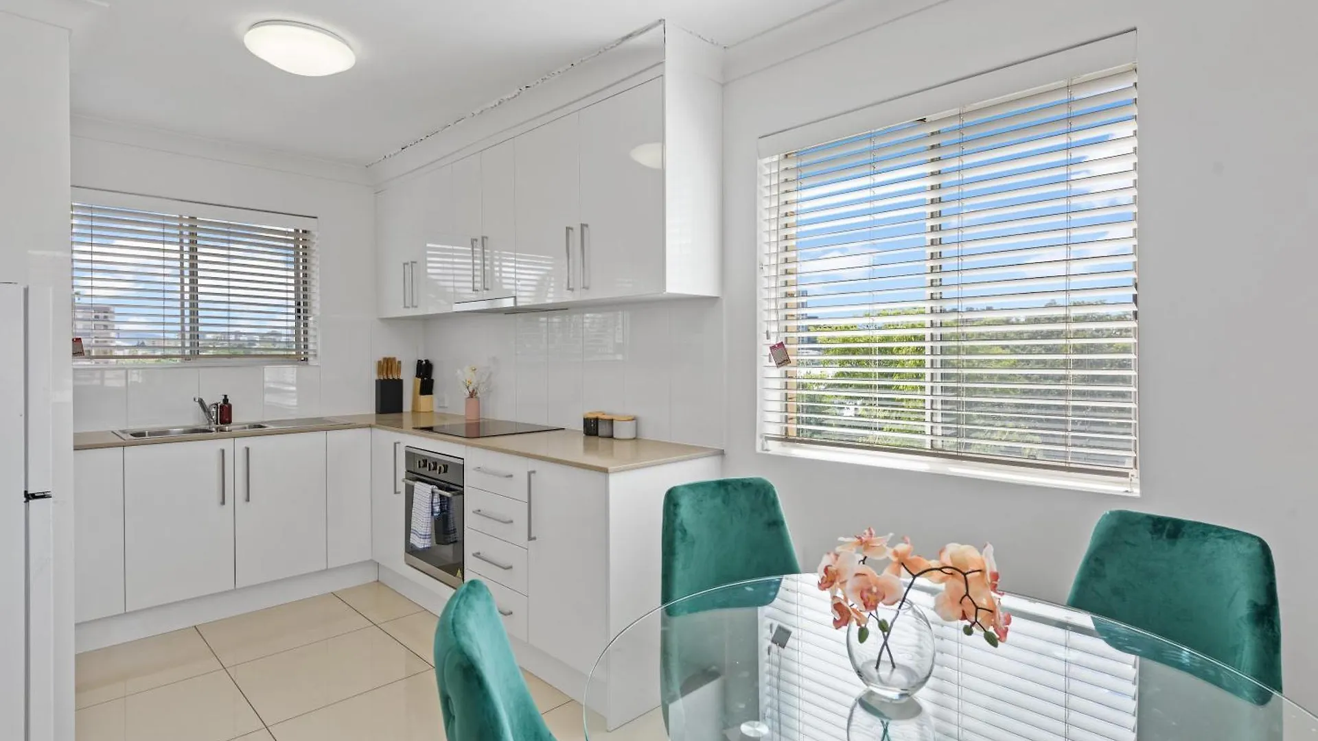 Stylish 3Brm Apt With City Views,Free Parking & Wifi Brisbane 0*,